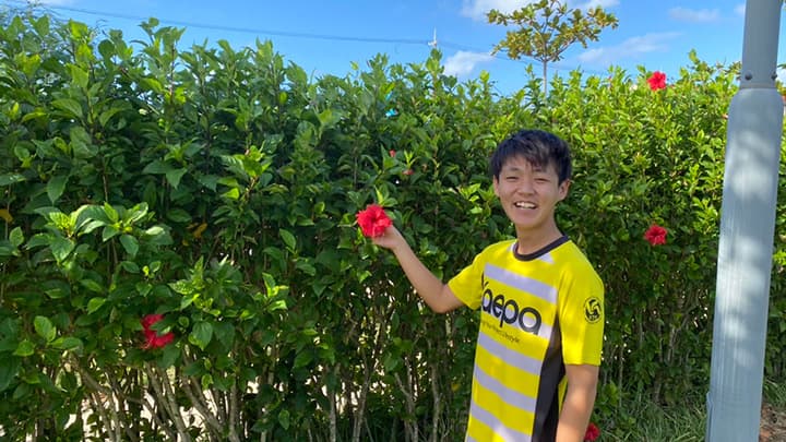 「園芸用花びら液」が化粧水に　10代最後の夏の研究がヒット