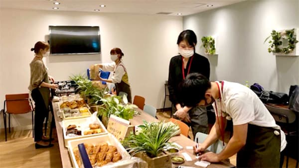 東京駅で約4.3トンのフードロスを削減「TABETE レスキューデリ」本格運用開始