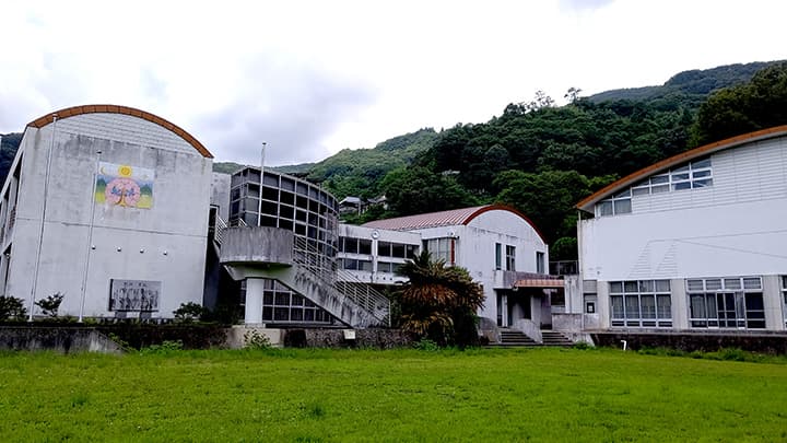 コオロギの品種改良へ　徳島県美馬市に研究施設を設立　グリラス