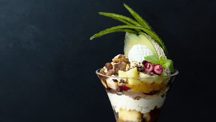 メロンの香りとコーヒーのほろ苦さ「大人のパフェ」が新登場　果房メロンとロマン