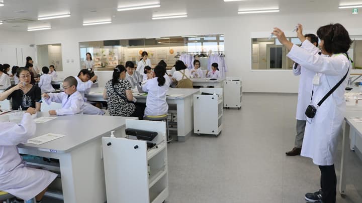 「コープデリ商品検査センター」来館見学者が1万人を突破