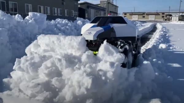 北海道で生まれ育った「除雪ドローン」江別 蔦屋書店で実演会　エバーブルーテクノロジーズ