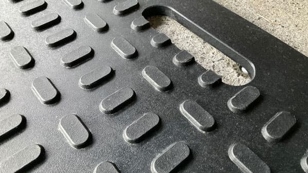 農業現場のぬかるみ対策　プラスチック敷板「V-MAT」がNNTD登録　プラス