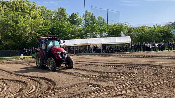 G7宮崎農業大臣会合の現地視察でロボットトラクターの自動走行を実演　ヤンマー
