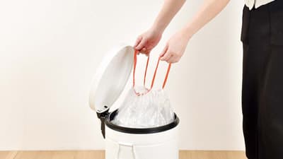 容量いっぱい入る「簡単に結べるひも付きポリ袋」新発売　コメリ