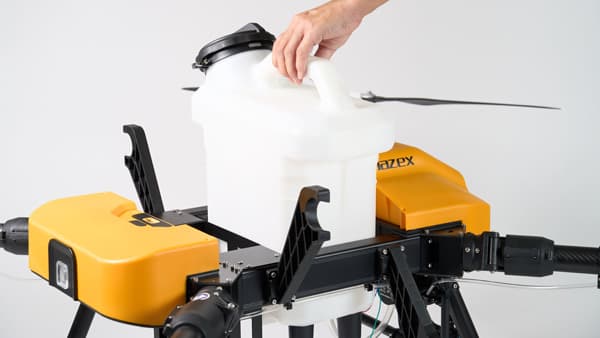 国産農業用ドローン「飛助」シリーズに大容量15Lタンク新モデル登場　マゼックス