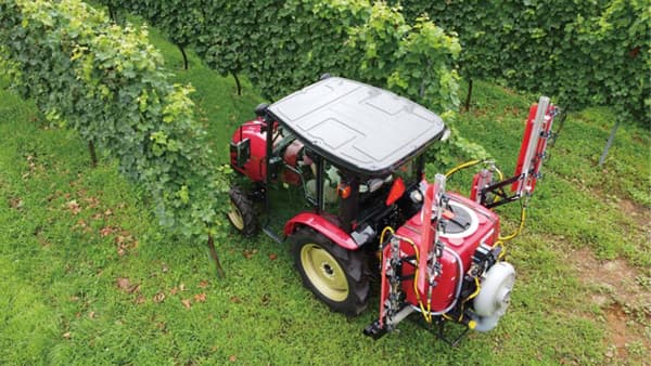 ワイナリー（垣根栽培）向け静電ブーム「WS300」を発売　ヤンマー