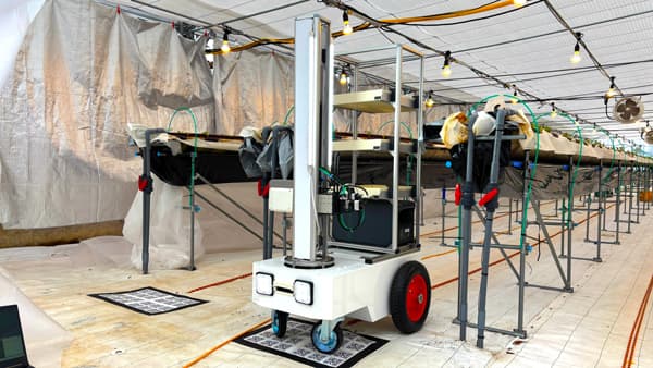 いちご自動収穫ロボット「ロボつみ」NTTアグリテクノロジーが実証実験で活用　アイナックシステム