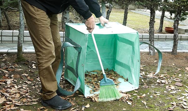 落ち葉回収のストレス解消「Breezy Green 二重底スタンドバッグ」新発売　コメリ