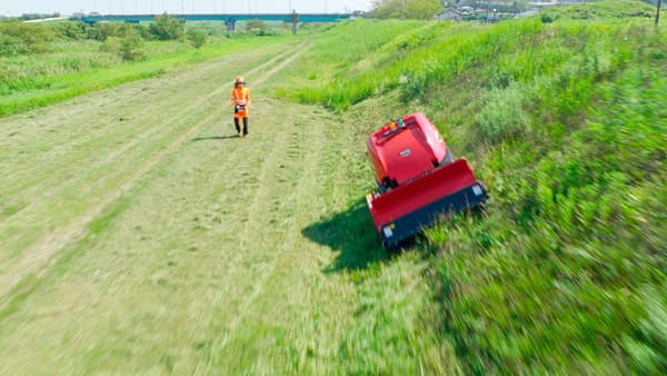 草刈り機ラジコンハンマナイフモア「ZHM1550RR-RC」新発売　ハスクバーナ・ゼノア