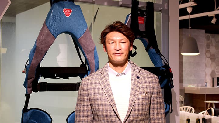 元サッカー日本代表 巻誠一郎が語る「マッスルスーツ」災害支援活用　イノフィス