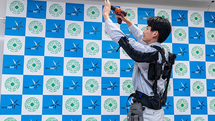 果樹栽培の腕上げ作業の負担を軽減「マッスルスーツGS-ARM」発売　イノフィス