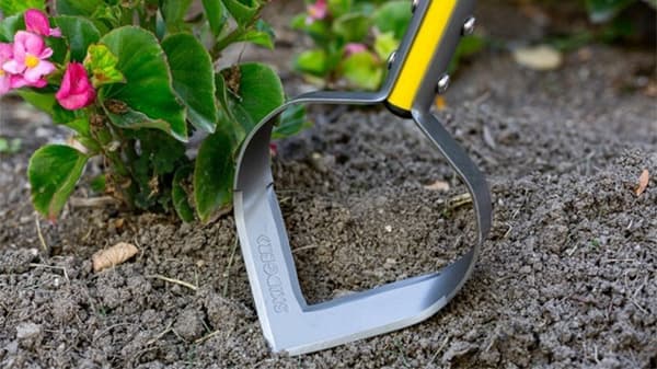 楽な姿勢で草刈り、燃料・薬品も不要な草刈り機「らくらく草刈り　スキッジャー」　Makuakeで先行発売