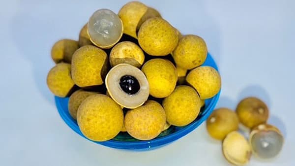 輸入解禁のトロピカルフルーツ「生ロンガン」初登場　豊洲市場ドットコム