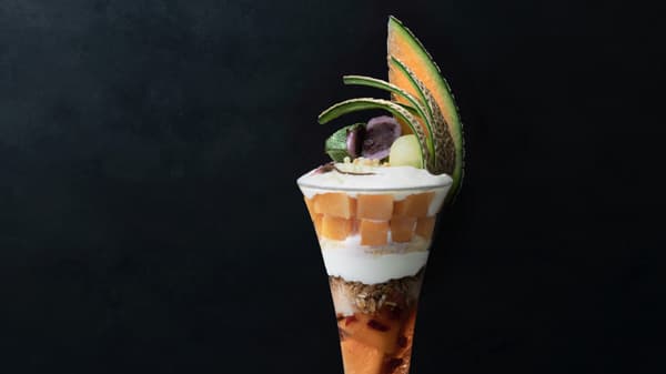 つがる市産メロンを贅沢に　春の新作パフェなど登場「果房 メロンとロマン」