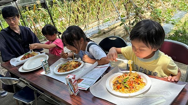 ヤンマーマルシェ、タキイ種苗と食育企画「とりたて野菜の料理教室」開催　カゴメ