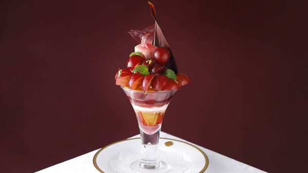 石川県産「ルビーロマン」の贅沢パフェ　期間限定で登場　資生堂パーラー