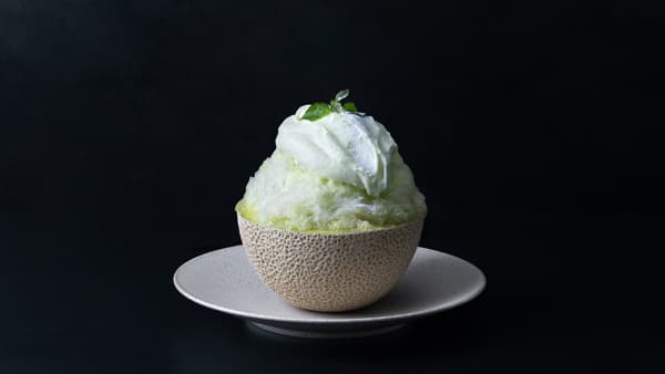 メロンを削る新感覚スイーツ「ふわふわ・かきメロン」登場　青森県つがる市