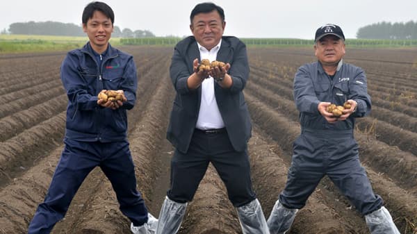 豊作願う「じゃがいも収穫式」北海道・十勝で開催　カルビーポテト