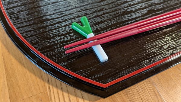 「深谷ねぎ」出荷時に廃棄される葉からプラスチック製品を試作　埼玉工業大学