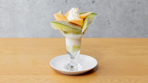 糖度17度以上"つがる市産プレミアムメロン"の期間限定スイーツ　都内フルーツパーラーで提供