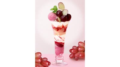 長野県産新品種ぶどう「クイーンルージュ」のパフェ　期間限定で登場　銀座コージーコーナー