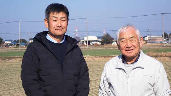 井田文雄さん（右）と高橋秀征さん＝埼玉県熊谷市