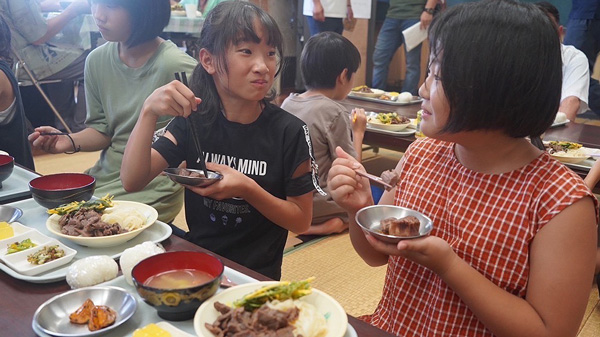 種子島・西之表市生まれの黒毛和牛肉の魅力発信　子ども食堂で提供_02.jpg