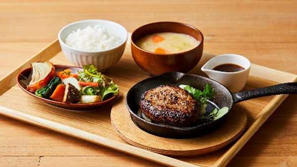 人気メニューの「豊浦町産SPFポーク＆北海道産牛の自家製ハンバーグ定食」