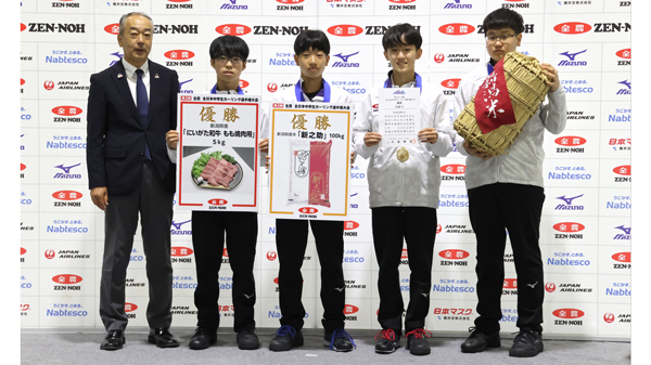 優勝し中学生カーリング日本一に輝いた「青森CA」