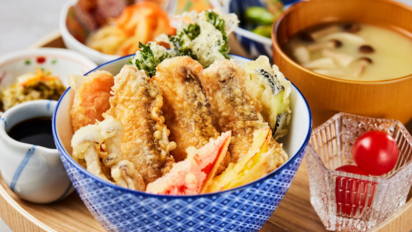 ＪＡ島原雲仙管内産の夏野菜を使った「長崎県産天然鯛の天丼」