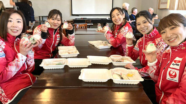 カーリング女子日本代表チーム（©JCA）