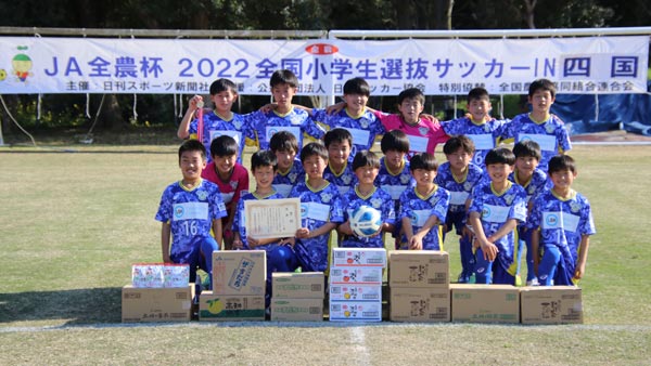 優勝した「FC今治U－12」（愛媛県）
