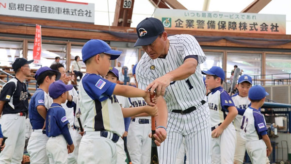 前田智徳氏ら元プロ野球選手が熱血指導「ＪＡ全農WCBF少年野球教室」出雲市で開催