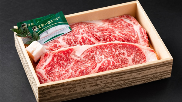対象商品の「四国三郎牛　ステーキ肉（約200g×2枚）」
