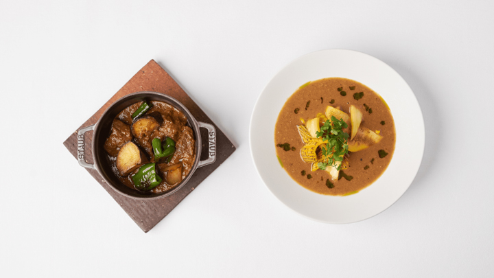 「常陸の輝きとピーマン、サツマイモのスパイスカレー」（左）と「常磐沖ヤリイカと白菜のスープカレー サフラン風味」