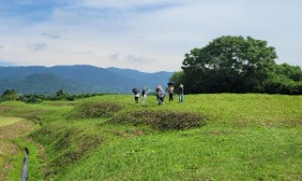 国史跡「阿津賀志山防塁」案内活動による顕彰が続けられる