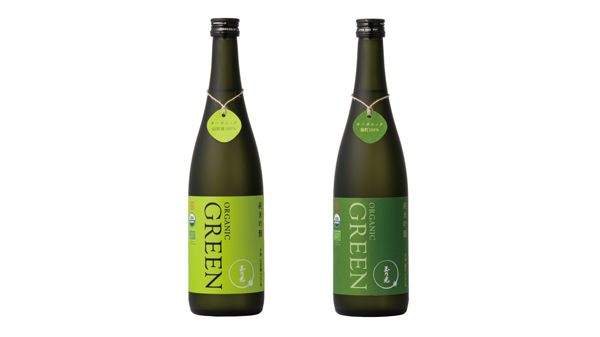 オーガニック日本酒「有機純米吟醸GREEN山田錦」（左）と「有機純米吟醸GREEN雄町」