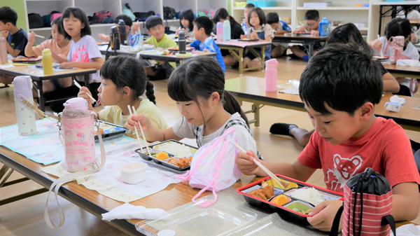 夏休みの保護者の家事負担を軽減　札幌市内の児童クラブ120か所へ昼食提供　コープさっぽろ