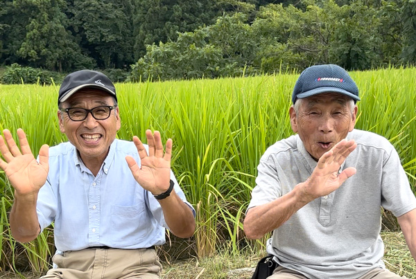 生産者の山本さん（左）と中村さん