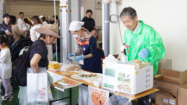 キッチンカーや体験コーナー　配送センターを1日限定で開放　パルシステム神奈川_01.jpg