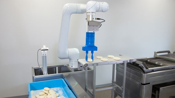人協働ロボット「COBOTTA PRO」を活用した冷凍フライ投入システム