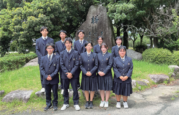 商品作りに参加した福岡農業高校食品科学科梅研究班の生徒