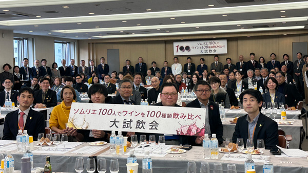 ソムリエ100人でワイン100種を飲み比べ　大試飲会開催　コープさっぽろ_02.jpg