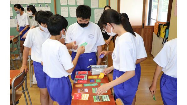 7月に倉渕中学校で実施したカードゲーム