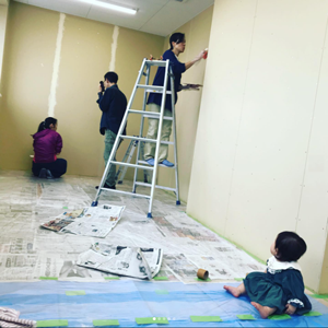 床板の設置や漆喰塗は生活クラブ組合員自身で実施