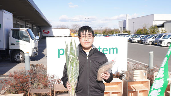 野菜販売・試食品の提供を担当した田島さん