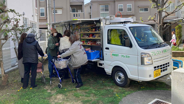 大阪　枚方市・交野市で-「フレスト移動スーパー」2号車の運行航開始　京阪ザ・ストア_01.jpg