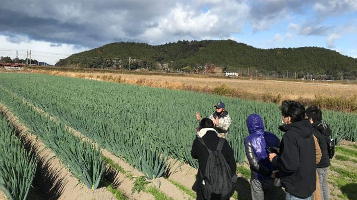 滋賀県の生産者を訪問したシェフら