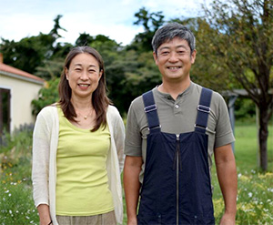 栽培・醸造家の本多孝氏（右）